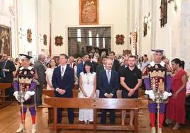 Las autoridades en la misa del patrón presidida por monseñor Iceta.