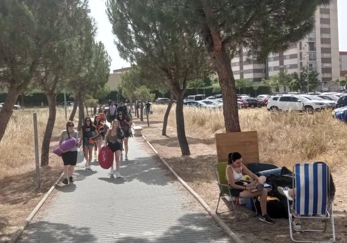 Llegada de los primeros acampados al parque General Gutiérrez de Aranda de Duero