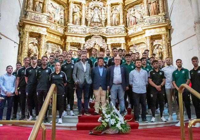 Burgos CF al completo para la ofrenda a Santa María