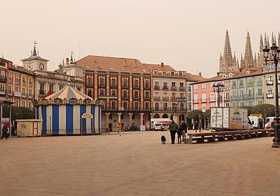 Los episodios de calima dejan el cielo naranja y muchas partículas de polvo a su paso
