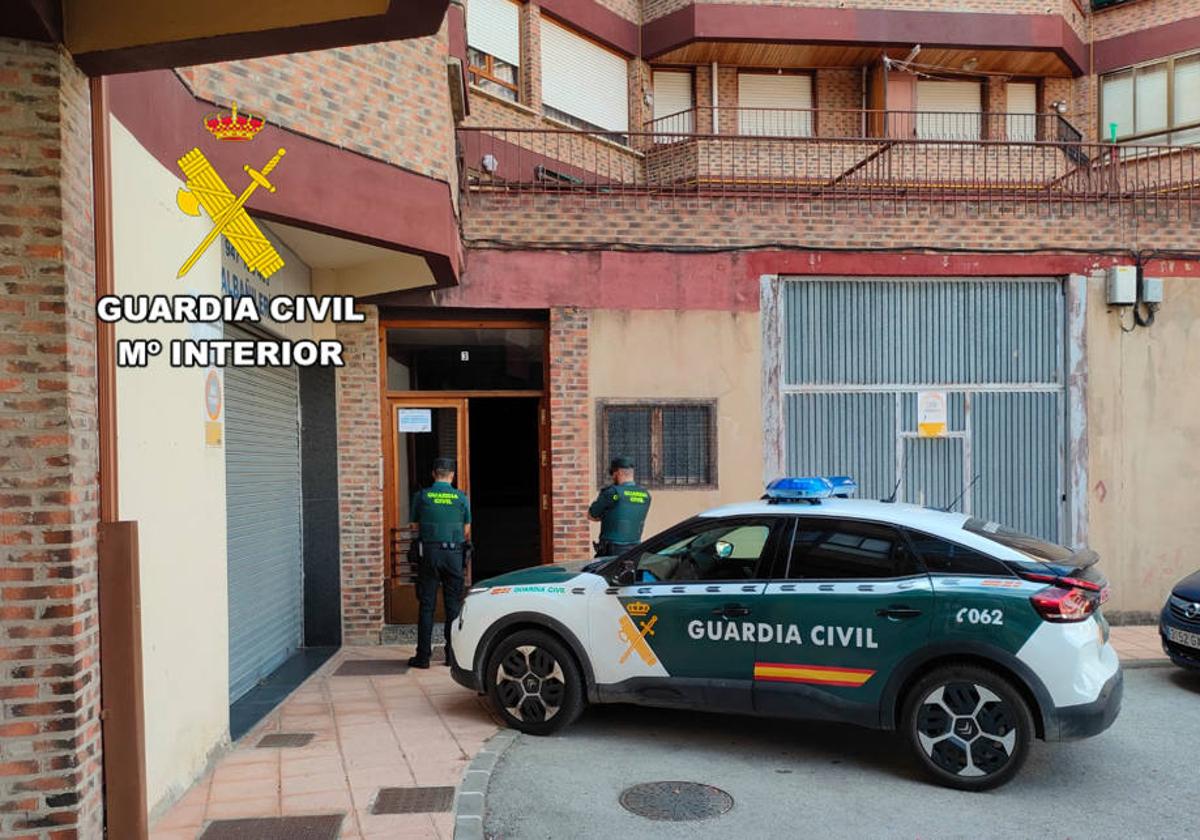 La Guardia Civil auxilia a la mujer en su domicilio