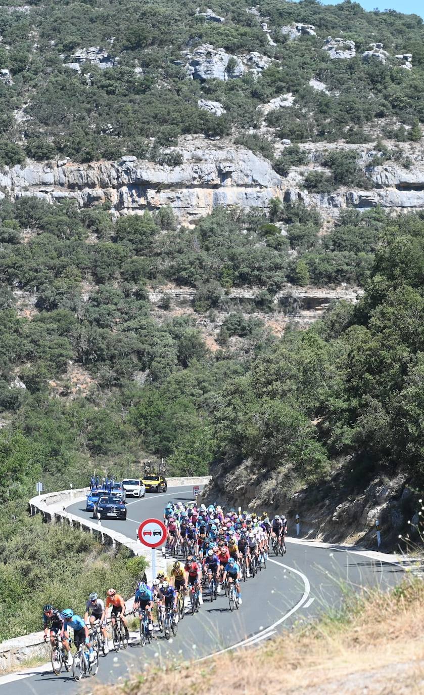 Roglic impone su velocidad en el esprint final para llevarse la tercera etapa