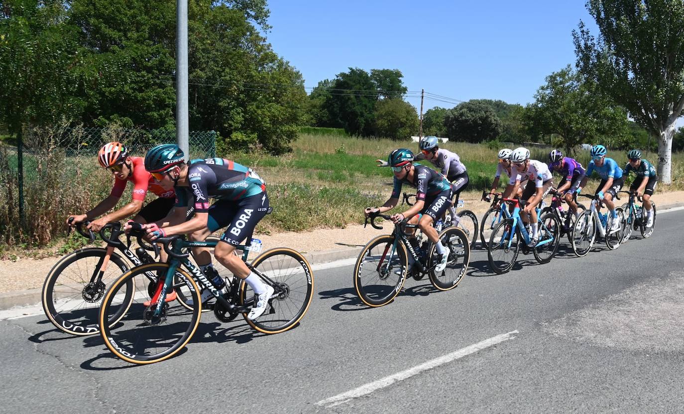 Roglic impone su velocidad en el esprint final para llevarse la tercera etapa