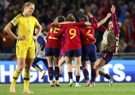 Las jugadoras españolas celebran tras ganar a Suecia en la semifinal del Mundial femenino de fútbol