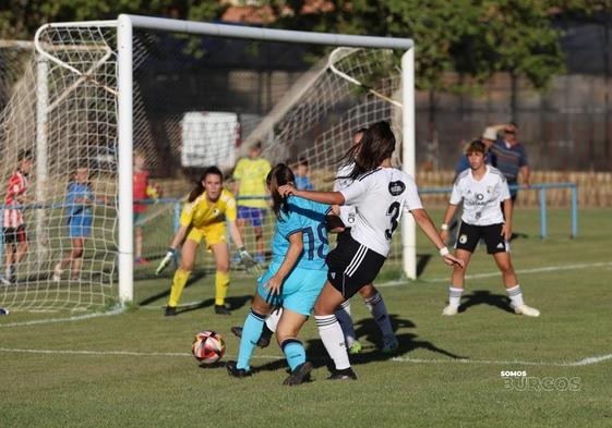 Instante del partido entre el Burgos CF y el Athletic B