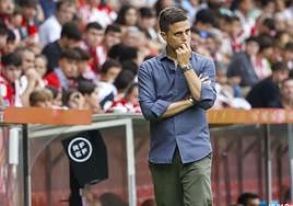 El entrenador del Mirandés, Alessio Lisci, en un momento del partido