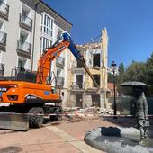 Derriban el edificio de Alonso Martínez que tenía grietas