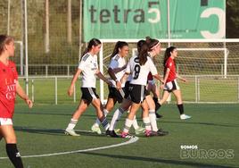 Las jugadoras burgalesas después de celebrar uno de sus goles.