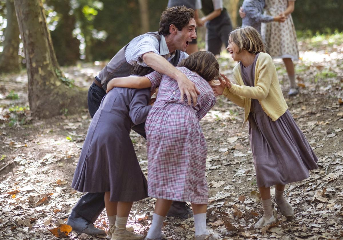 Fotograma de la película 'El maestro que prometió el mar', de Patricia Font.