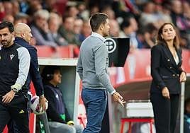 Alesio Lisci en el banquillo de Anduva.