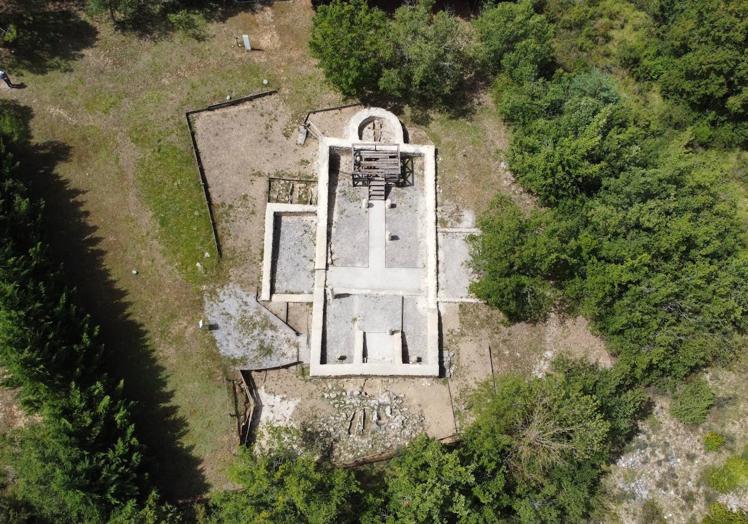Imagen principal - Encuentran una iglesia visigoda inédita en las excavaciones de Olmillos de Sasamón
