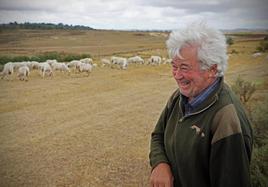 El campo, sus ovejas, sus galgos, ahí es donde Nieto se encuentra feliz.