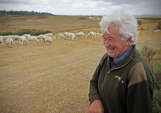 El campo, sus ovejas, sus galgos, ahí es donde Nieto se encuentra feliz.