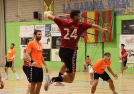 El Burgos jugó el penúltimo amistoso frente al Torrelavega.