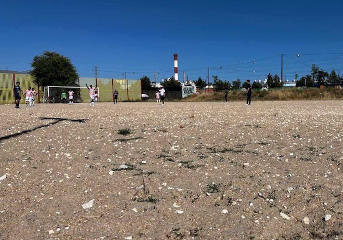 Miles de piedras de todos los tamaños pueblan las dos canchas de juego de El Silo.