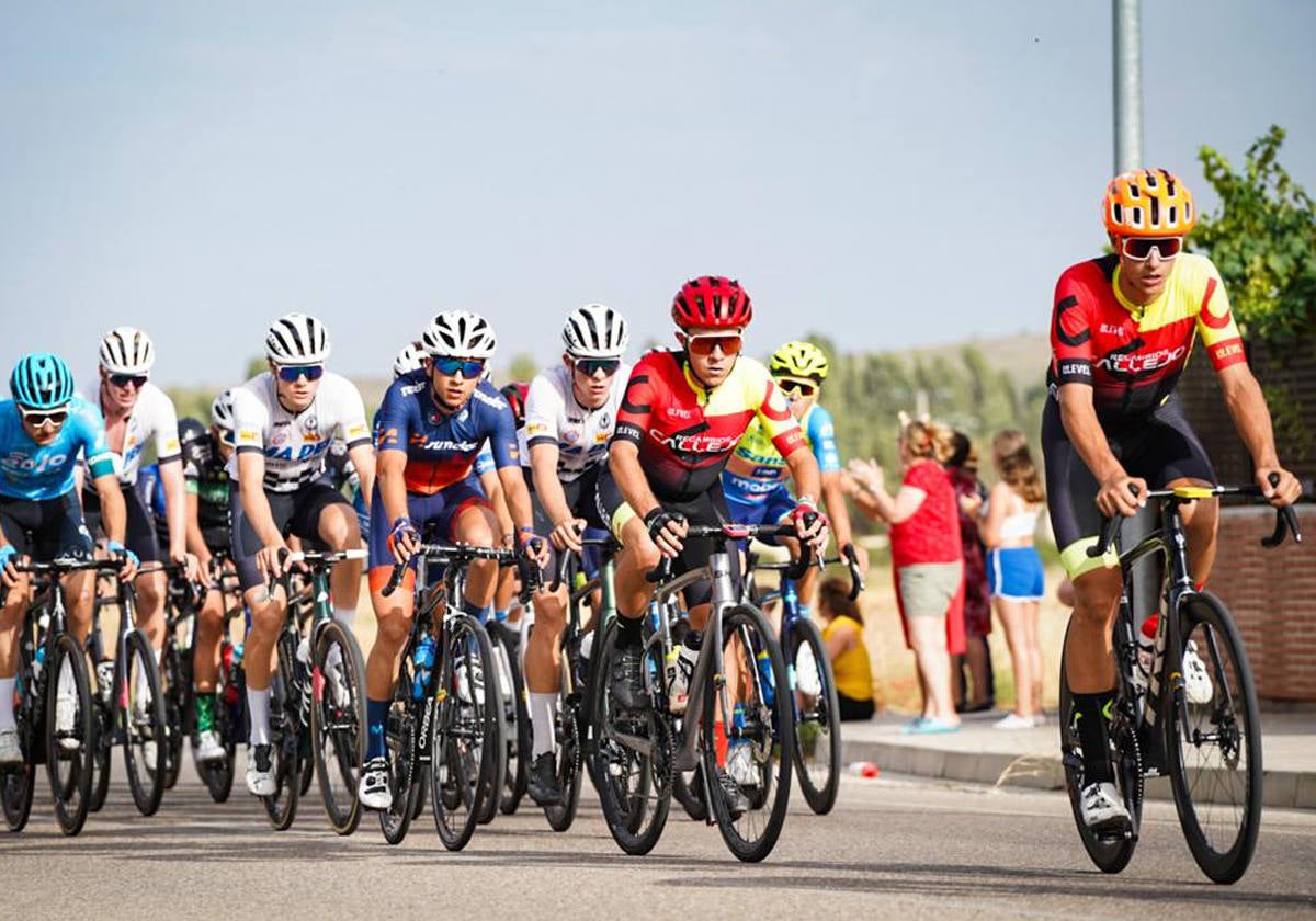 Una de las etapas de la Vuelta Ciclista Internacional Júnior a la Ribera del Duero.