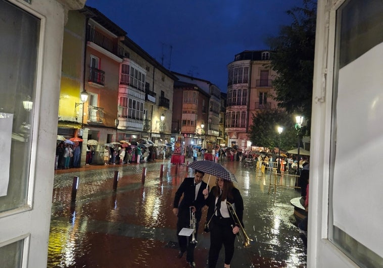 La lluvia impidió la procesión de Los Faroles