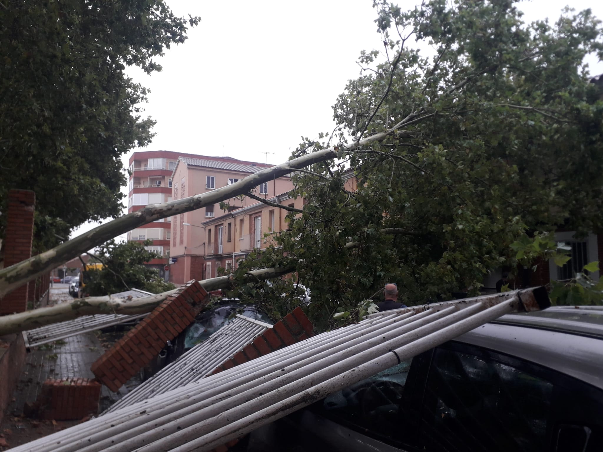 Una tromba de diez minutos causa desperfectos en Aranda de Duero