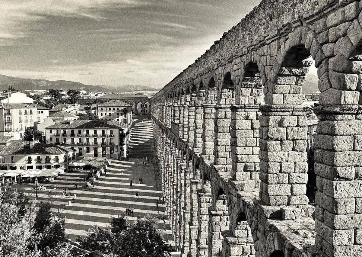 Imagen secundaria 1 - Fotografías de Ciudad Rodrigo, Segovia y Ávila que también participarán en el concurso