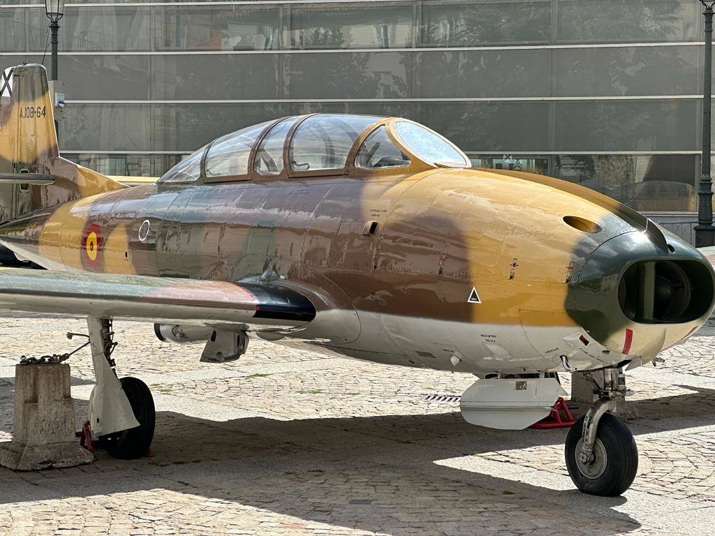 Imágenes del los aviones históricos en el centro de Burgos