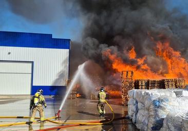 Así sofocaron los Bomberos de Burgos el incendio en Torreplas