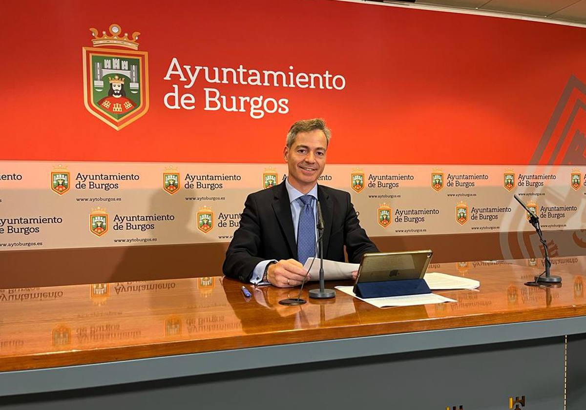 César Barriada, presidente de la Sociedad Municipal Promueve, en la presentación del proyecto.