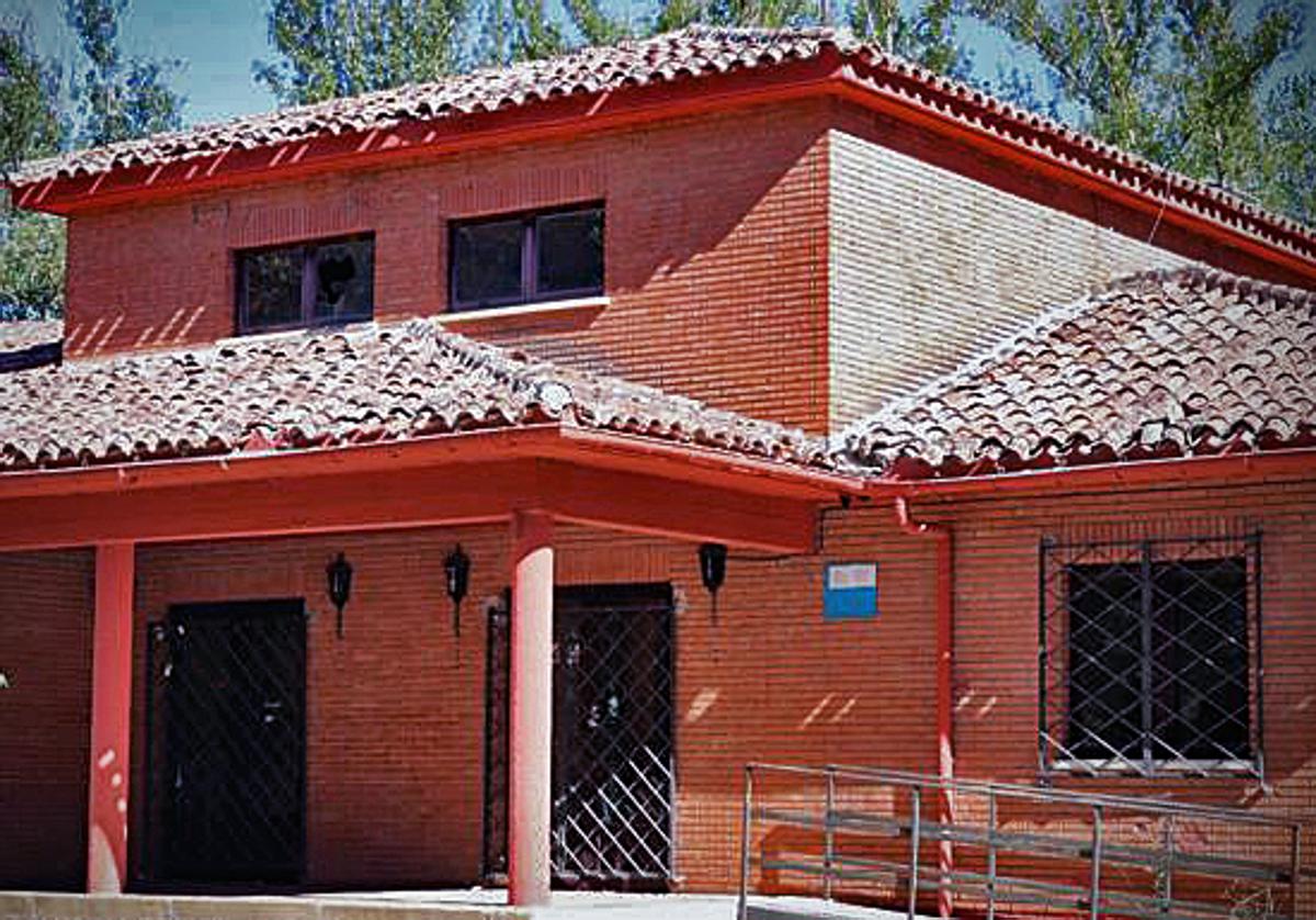 El edificio del bar de Fuentes Blancas precisa un arreglo, principalmente su cubierta.