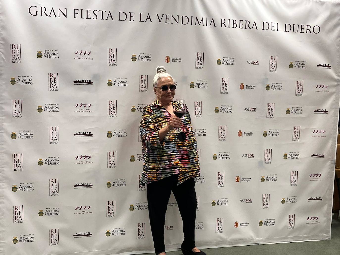 Lola Herrera y Candela Peña brindan en la Fiesta de la Vendimia de Aranda