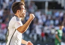 Curro Sánchez celebrando uno de los goles marcados en El Plantío.