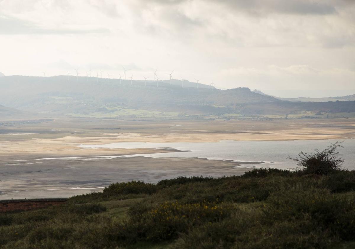 Embalse del Ebro al comienzo del año hidrológico, en octubre, de 2021.