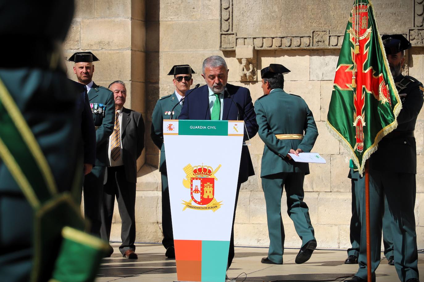 La plaza del Rey San Fernando acoge la celebración de la festividad de la patrona de la Guardia Civil