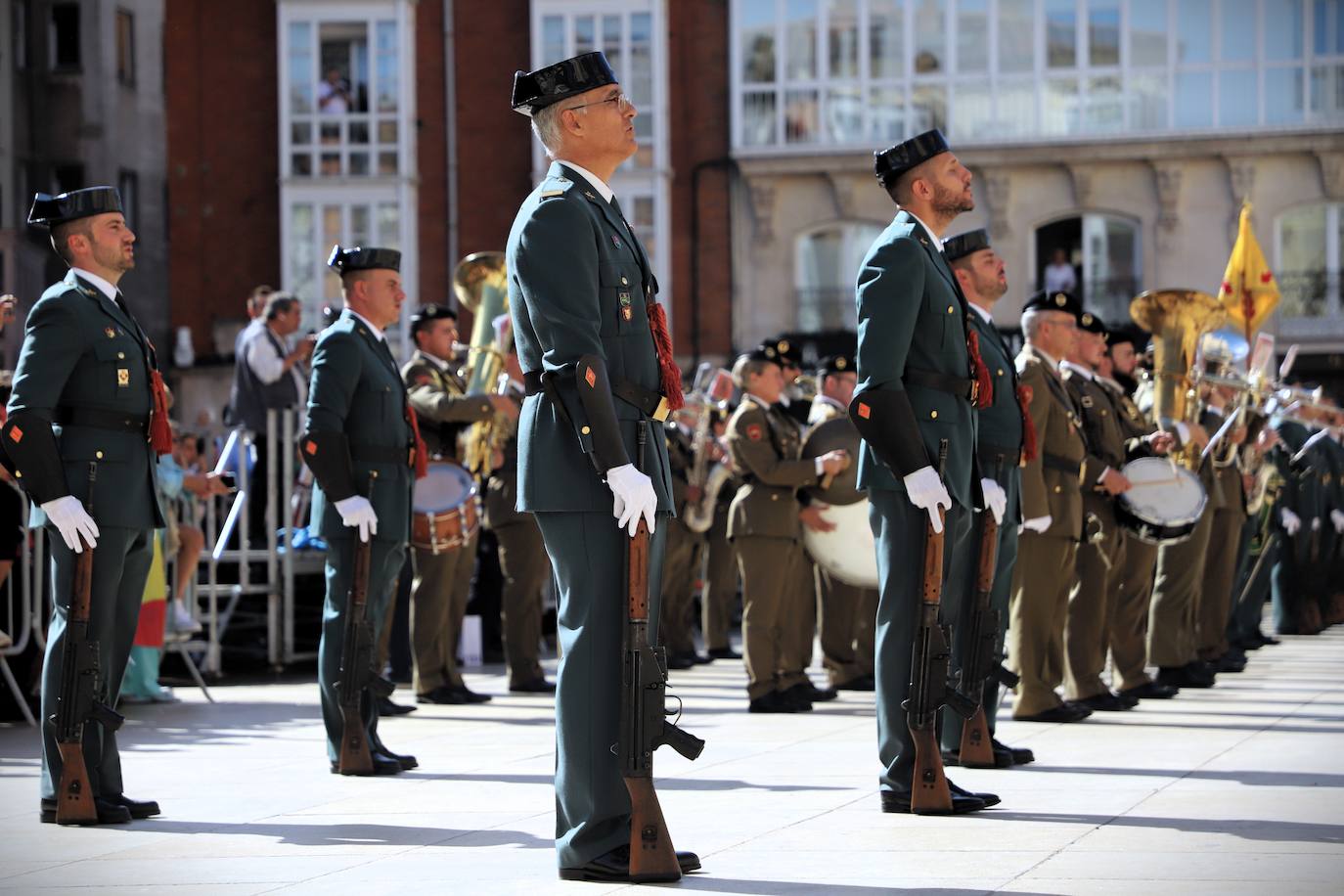 La plaza del Rey San Fernando acoge la celebración de la festividad de la patrona de la Guardia Civil