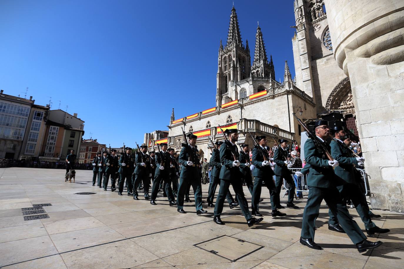 La plaza del Rey San Fernando acoge la celebración de la festividad de la patrona de la Guardia Civil