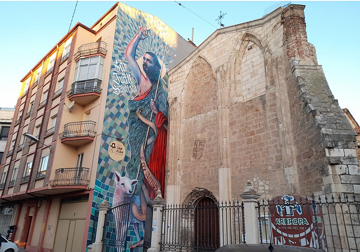 El mural anexo a la entrada al templo