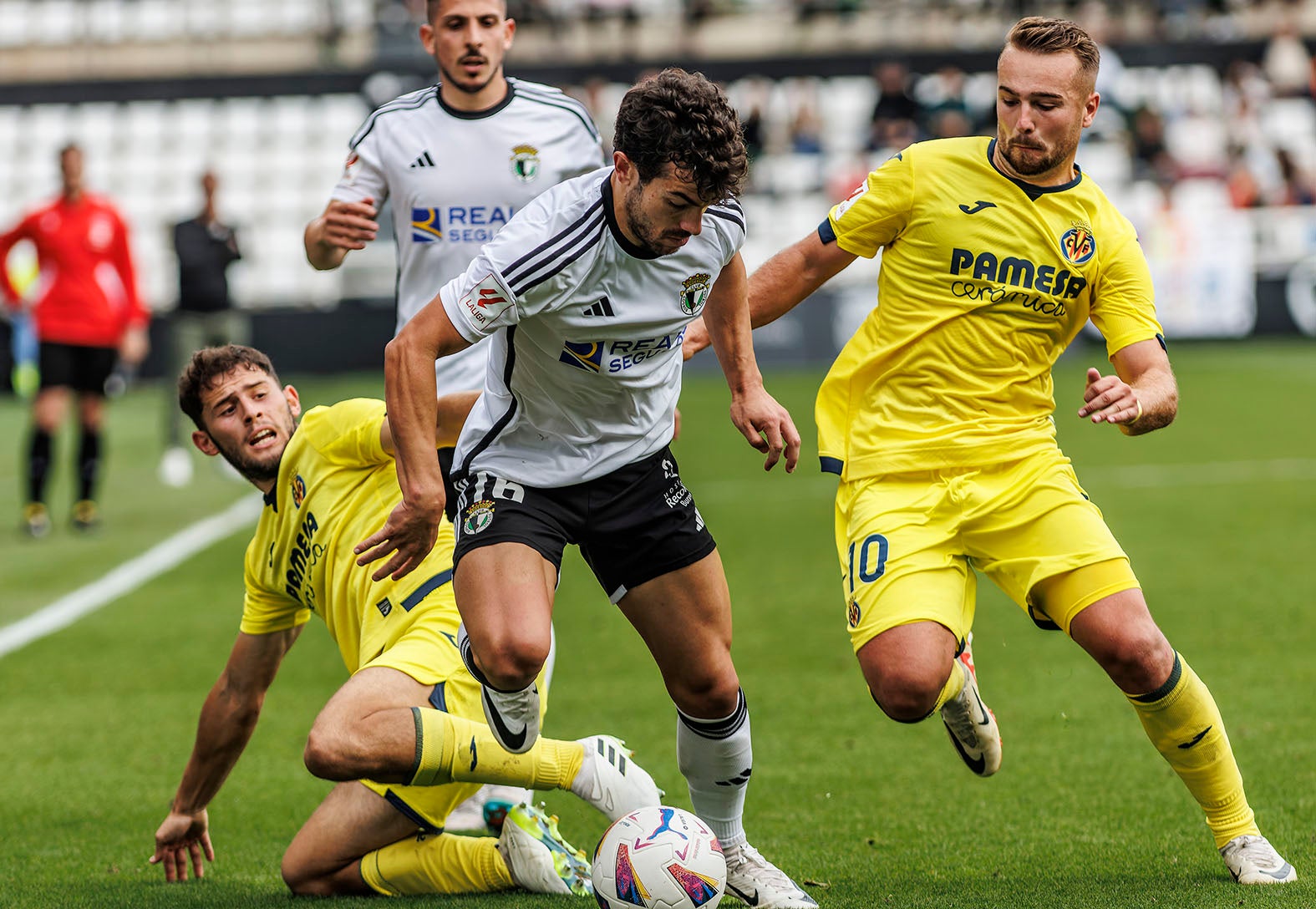 La victoria del Burgos CF ante el Villarreal B, en imágenes