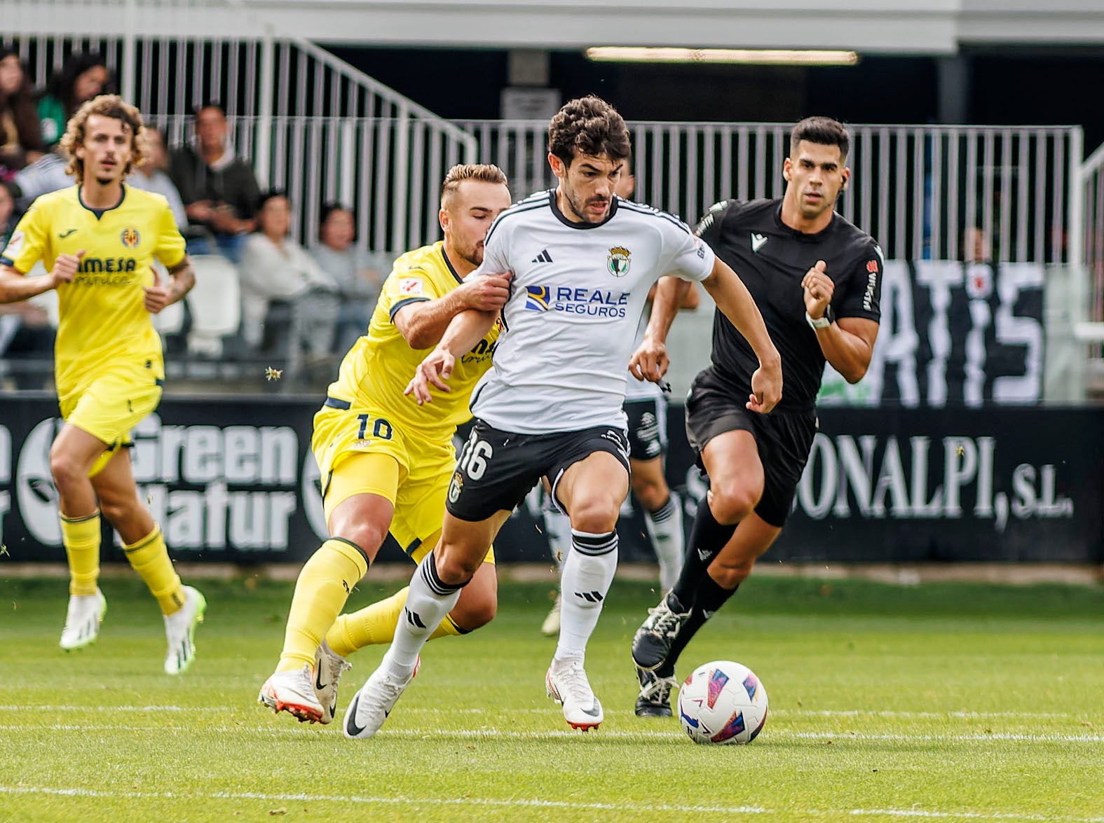 La victoria del Burgos CF ante el Villarreal B, en imágenes