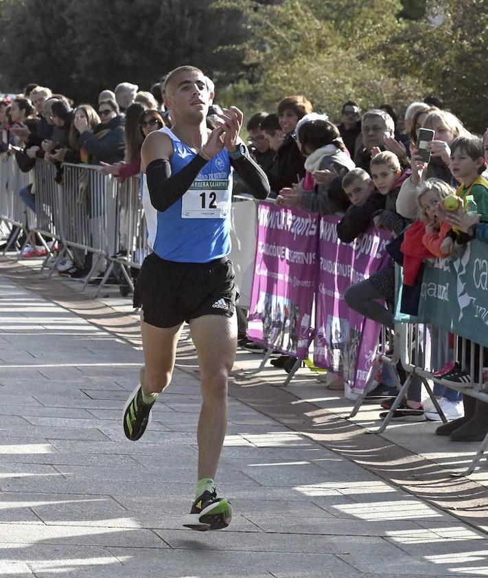 Imagen secundaria 2 - Participantes de la carrera 10km Cajaviva.