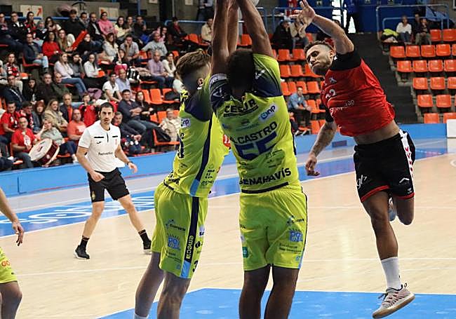 Partido del UBU San Pablo frente al Trops Málaga.