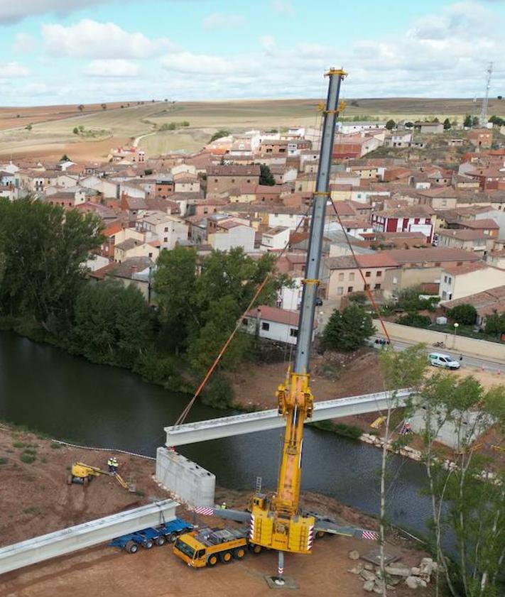 Imagen secundaria 2 - Construcción del nuevo puente sobre el río Arlanza. 