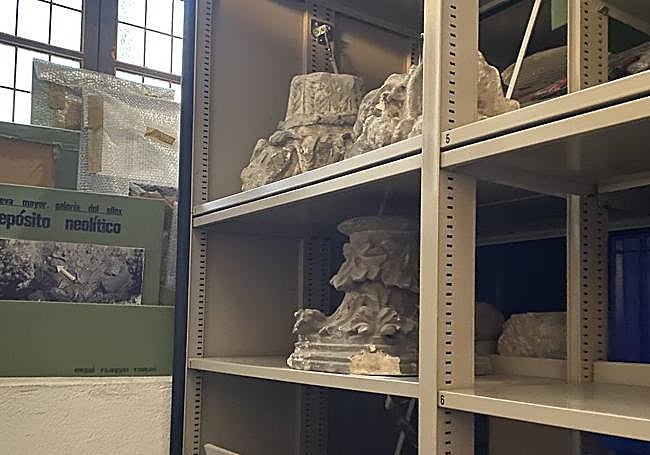 Aguja de la Catedral de Burgos en la balda inferior.