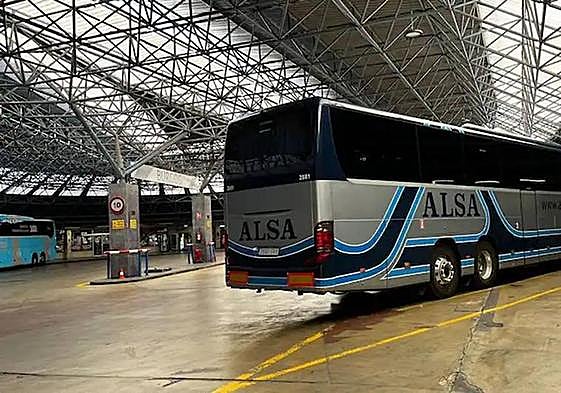 Uno de los autobuses que realiza alguna de las rutas metropolitanas.