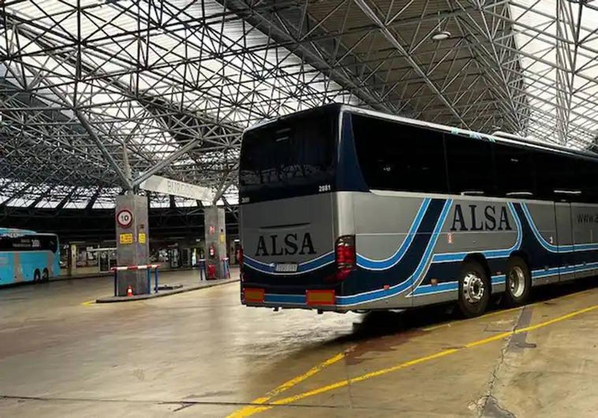 Uno de los autobuses que realiza alguna de las rutas metropolitanas.