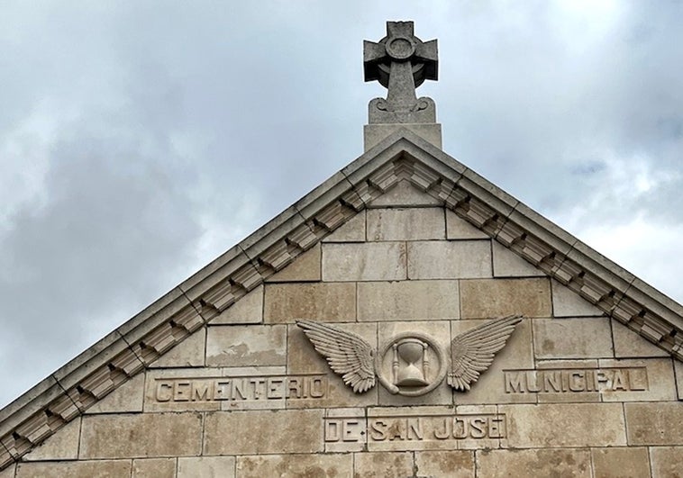 Ouroboro del Cementerio de Burgos.