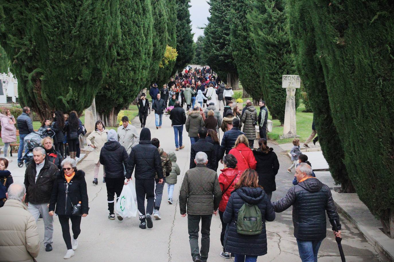 Los burgaleses vuelven a recordar a sus fallecidos