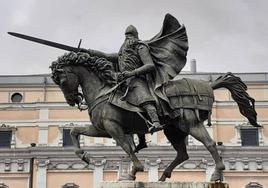 Estatua del Campeador en la plaza de Mío Cid.