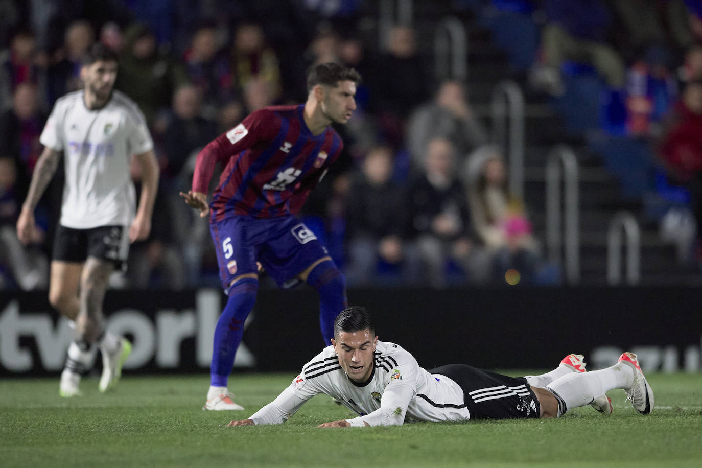 El Burgos CF se desdibuja en Elda