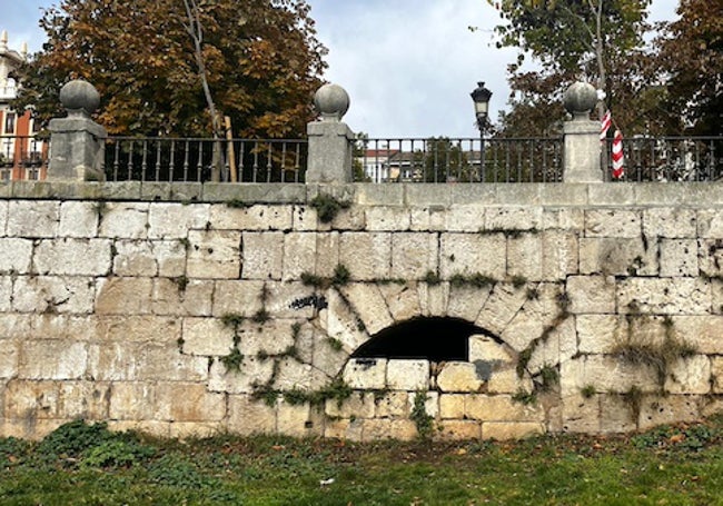 Salida de la esgueva al río.