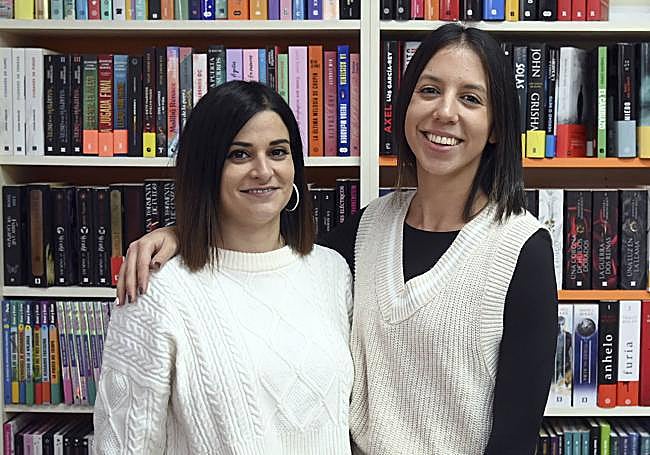 María Gonzalo (izquierda), de la libreria Margof