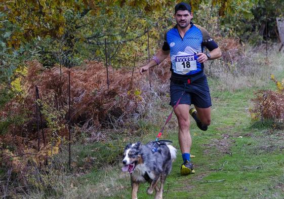 Imágenes de los participantes, de dos y cuatro patas, de la 2ª edición del Canitrail Demanda Xtrem celebrada este domingo en Urrez