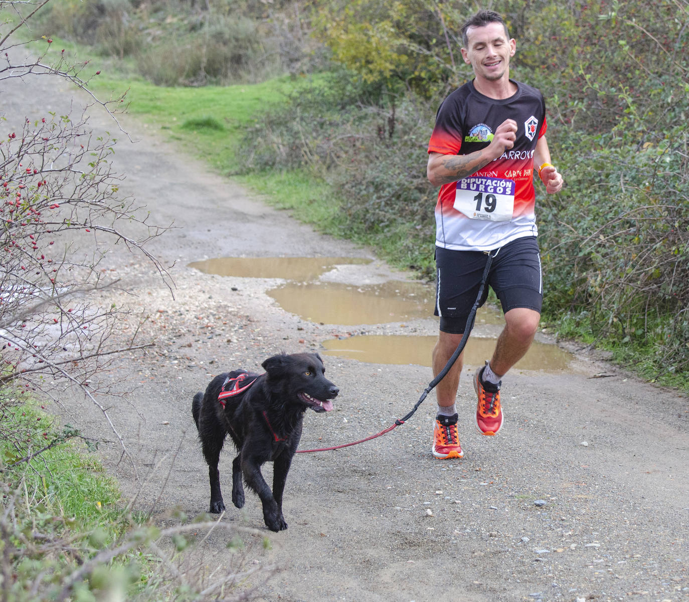 66 participantes disfrutan junto a sus perros de naturaleza y deporte en Urrez